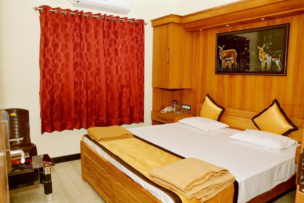 Anandha Grand Lodge Tiruchchendūr Extérieur photo